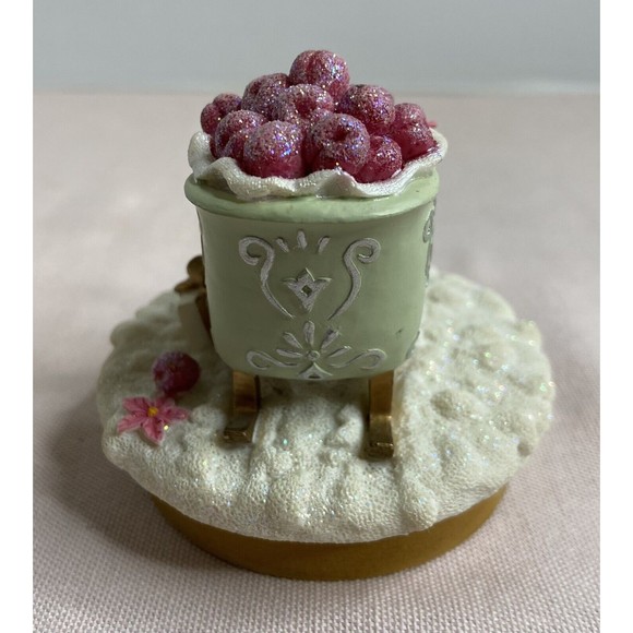 Christmas sleigh candle topper Round Multicolored W/ Sparkles. - Picture 4 of 7